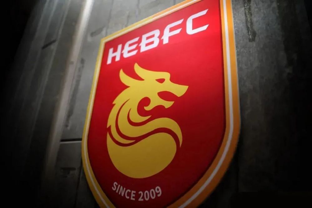 志愿军狙击小队作战素质过硬奇招频出敌我军备力量悬殊巧用中国式狙击智慧绝境“逆袭”电影《狙击手》最新释出的“战术版”预告以一望无垠的抗美援朝雪地战场画面作为开篇，班长刘文武（章宇饰）带领狙击五班战士与敌军精英狙击手小队展开殊死对决